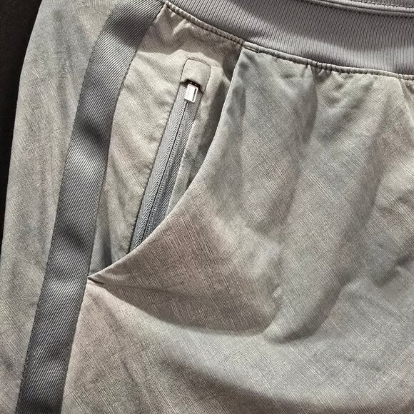 ATHLETA  Capri PANTS- size 12 - Picture 3 of 5